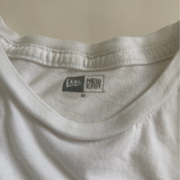 New Era White New York Knicks Graphic Tee - Picture 7 of 8